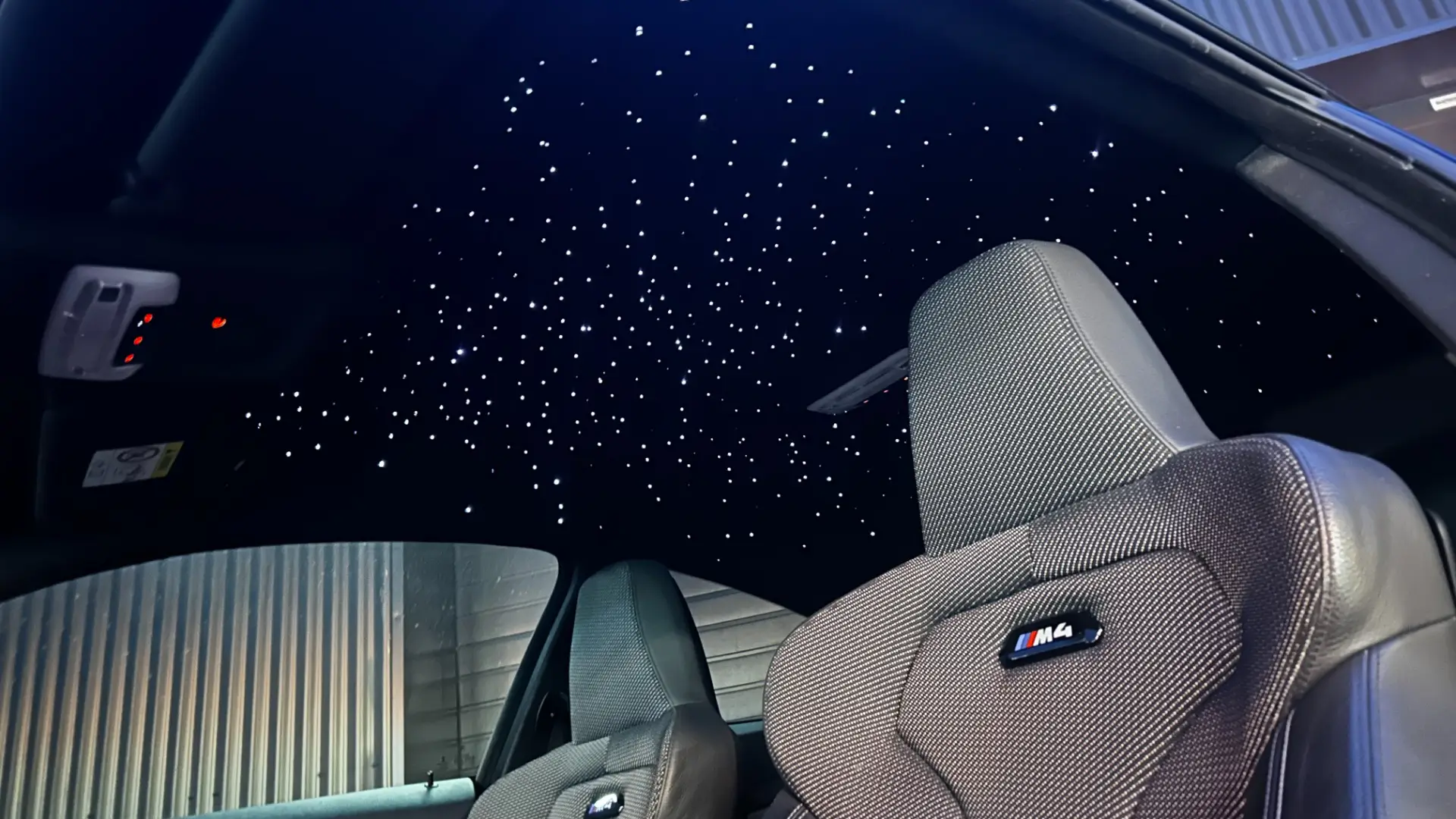 BMW M4 - programovatelné nebe – foto 1