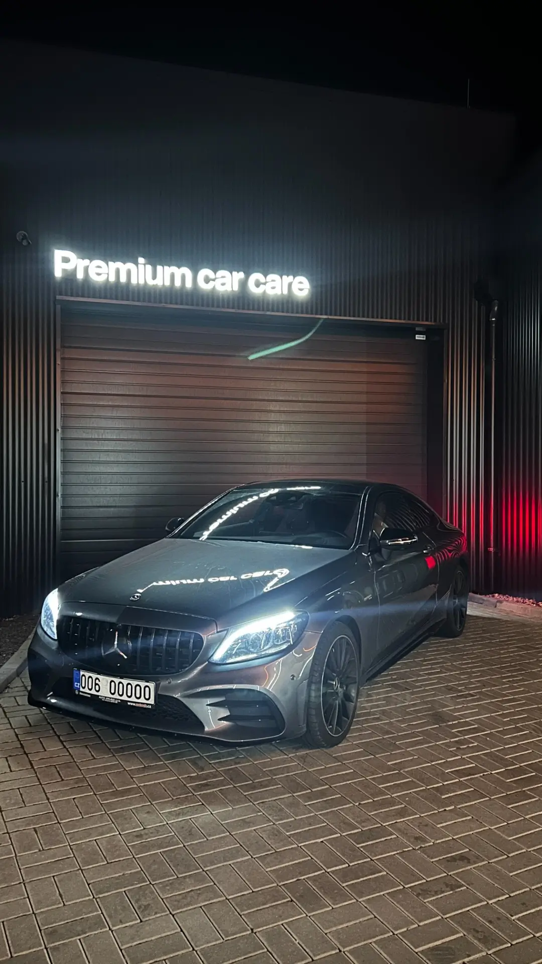 Mercedes C43 AMG - programovatelné nebe okolo okna – foto 1