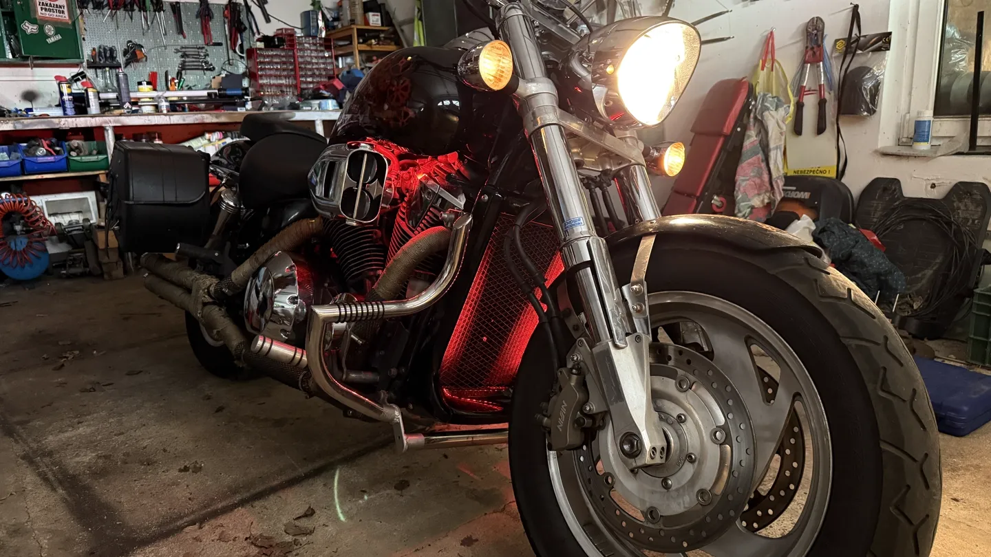 Motorka kawasaki zzr1400 underglow